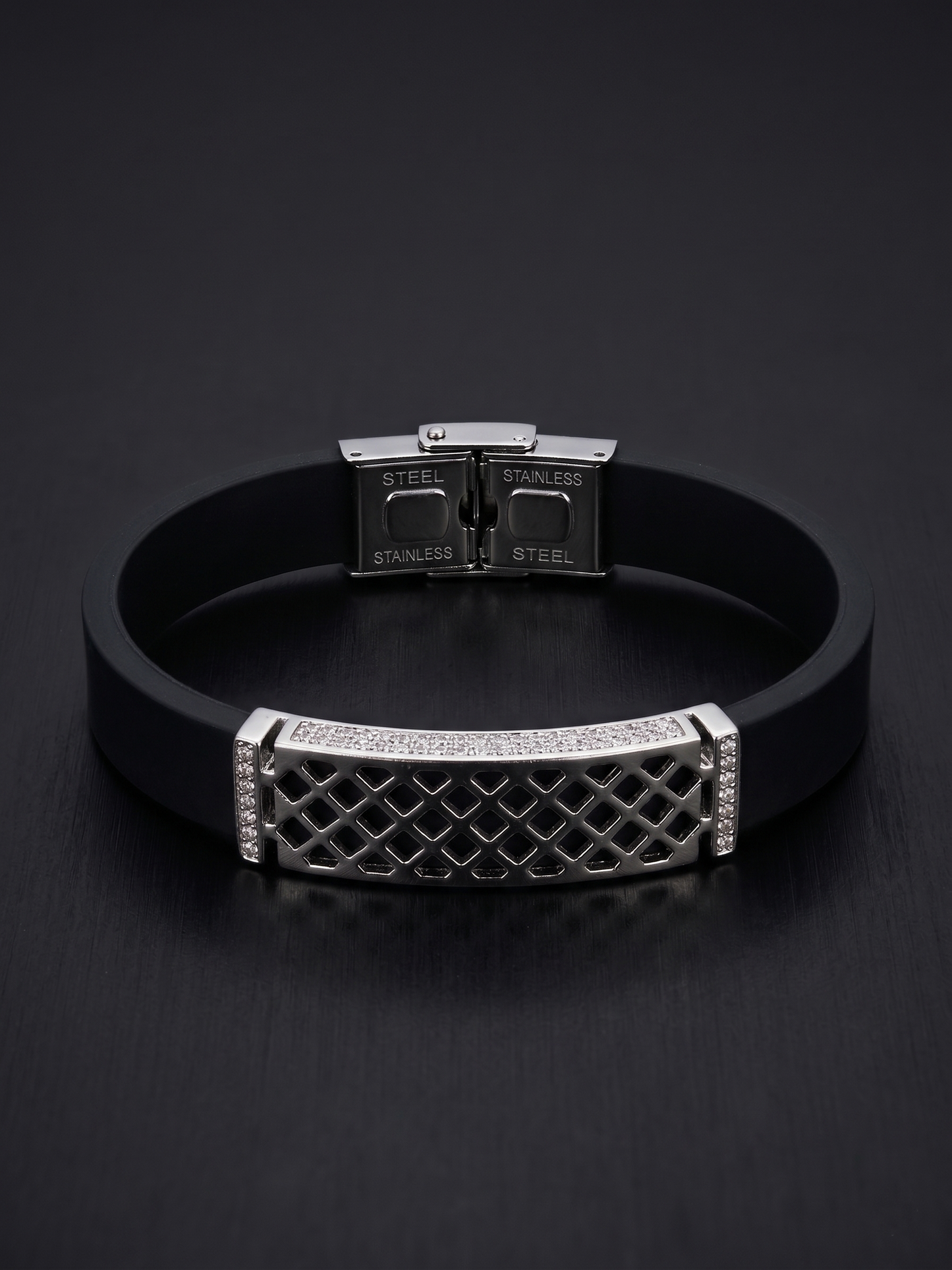 lattice-patterned pavé bar bracelet