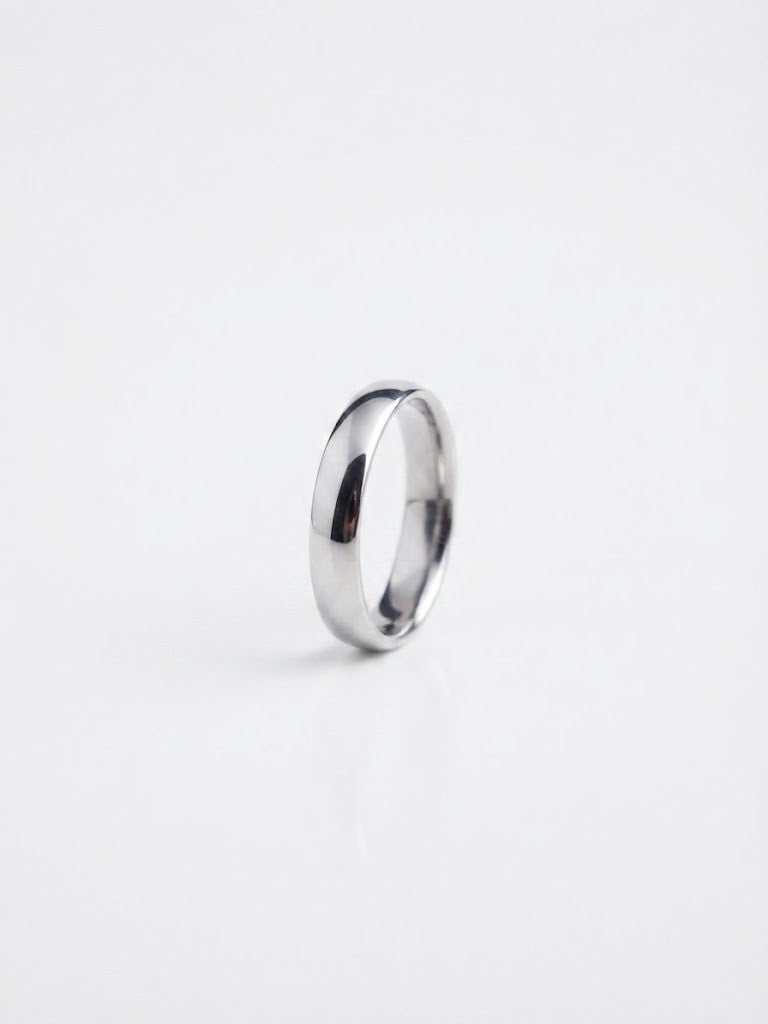 classic polished sterling silver comfort-fit band