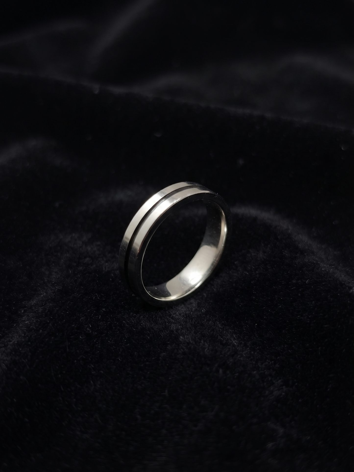 sleek dual-tone grooved sterling silver band