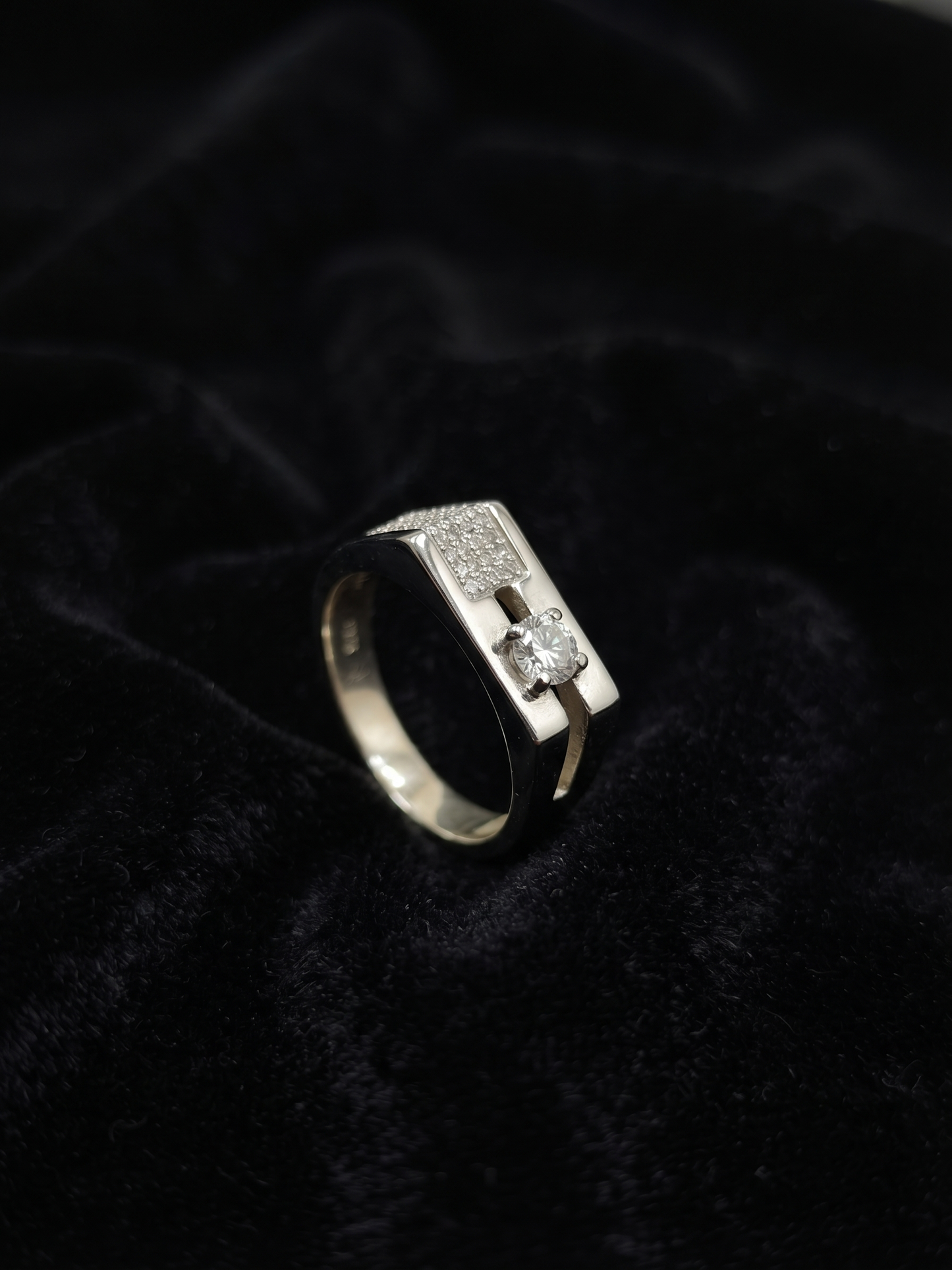 architectural solitaire pavé-accented statement ring