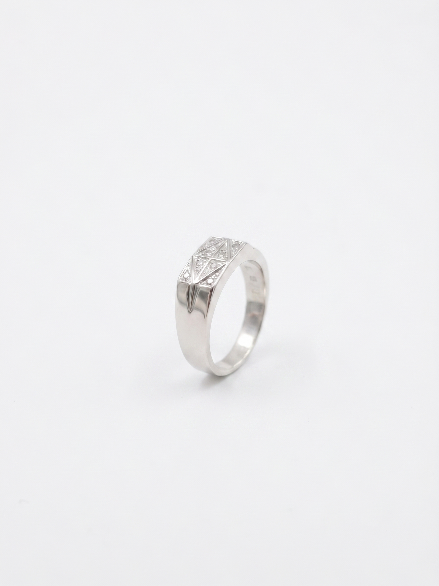 geometric triangle-patterned sterling silver statement ring