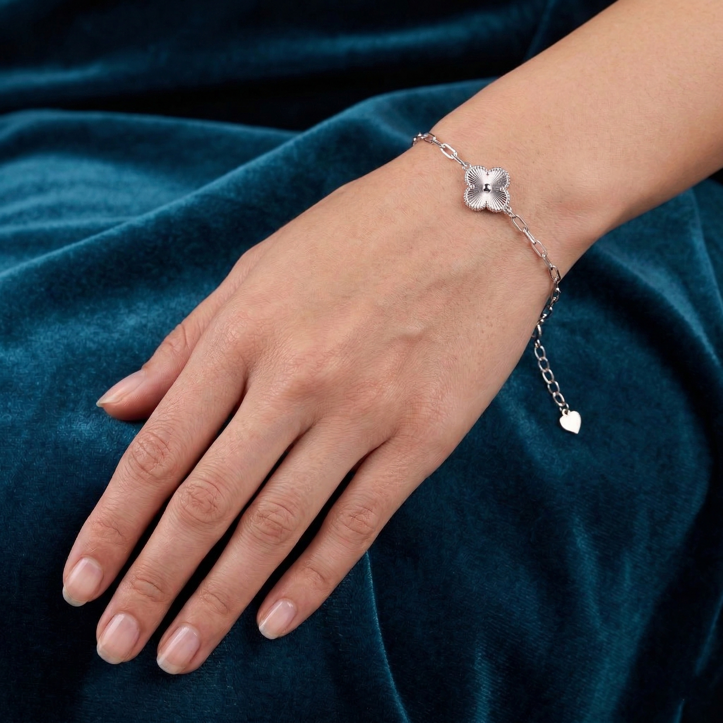 elegant textured clover paperclip chain bracelet in pure 92.5 sterling silver – adjustable fit