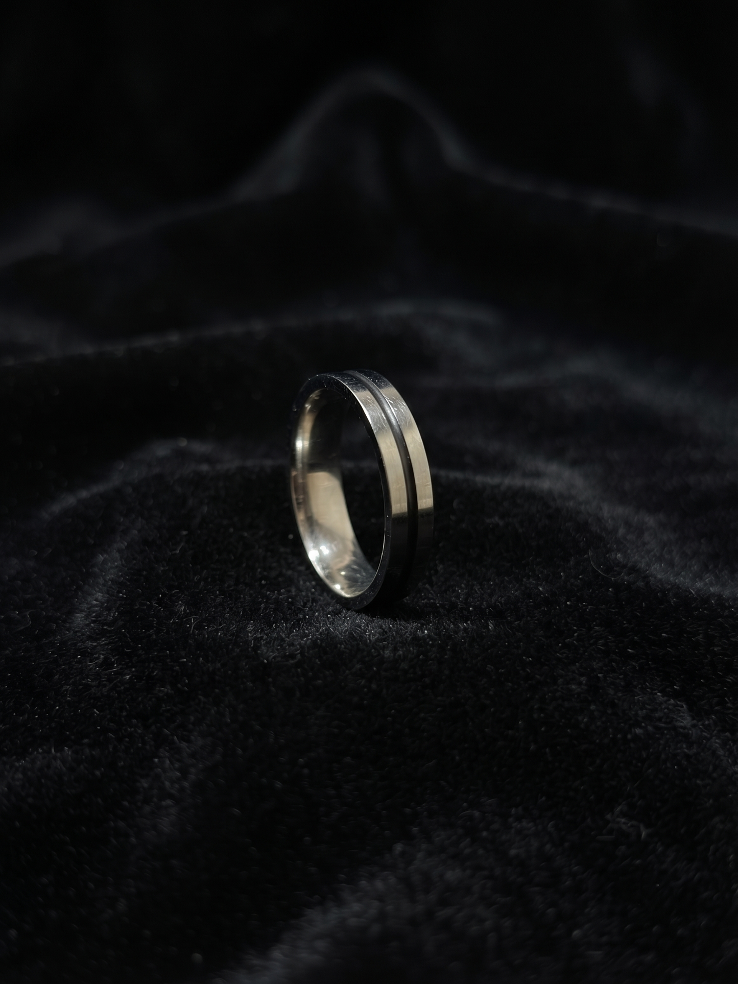 sleek dual-tone grooved sterling silver band