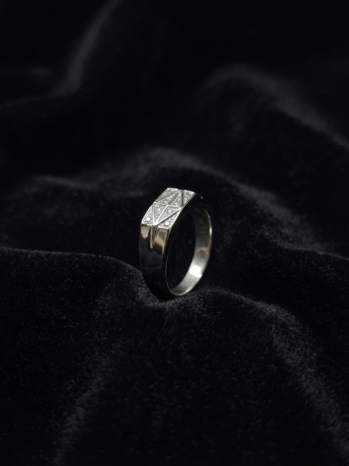 geometric triangle-patterned sterling silver statement ring