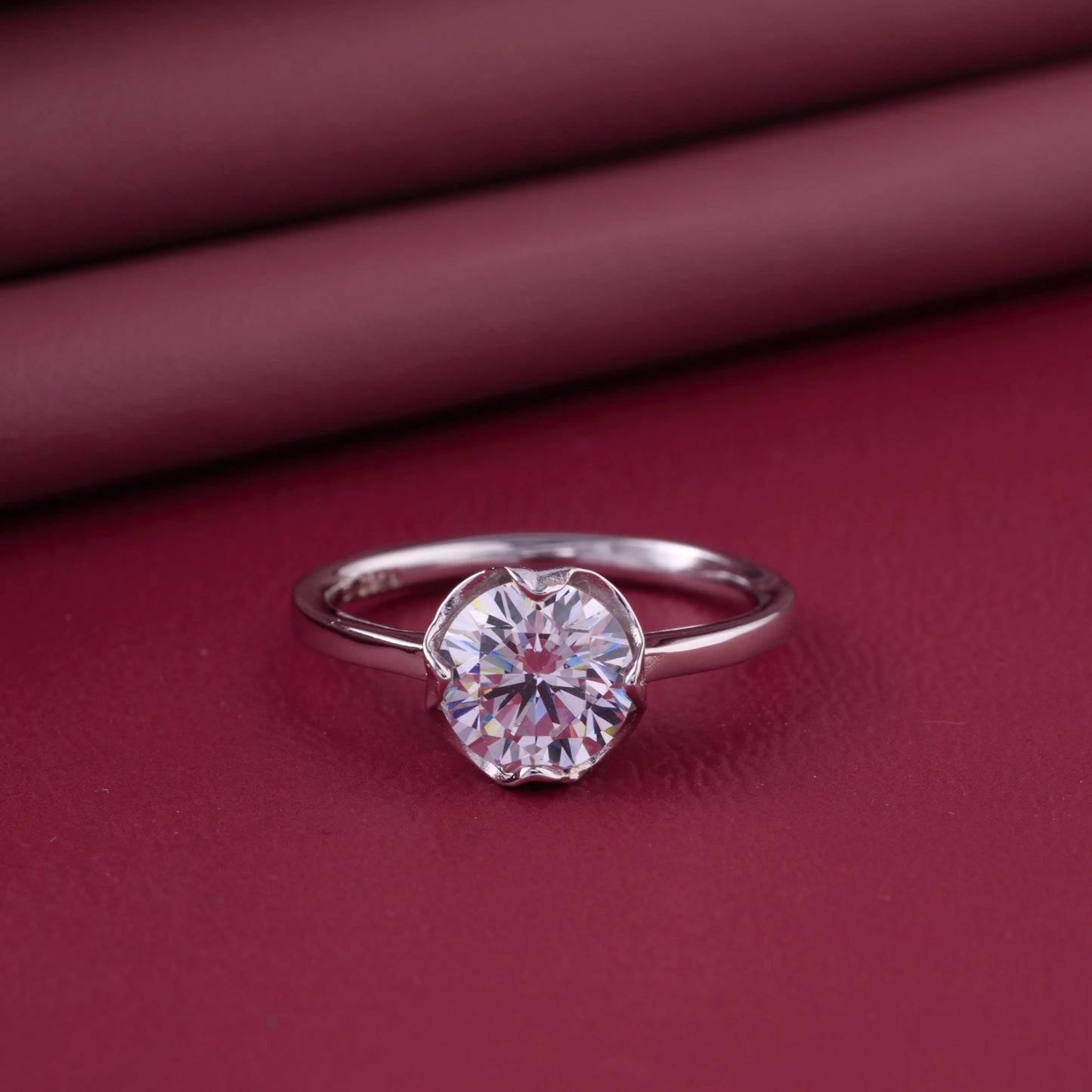 elegant round brilliant solitaire ring in 92.5 sterling silver – adjustable size